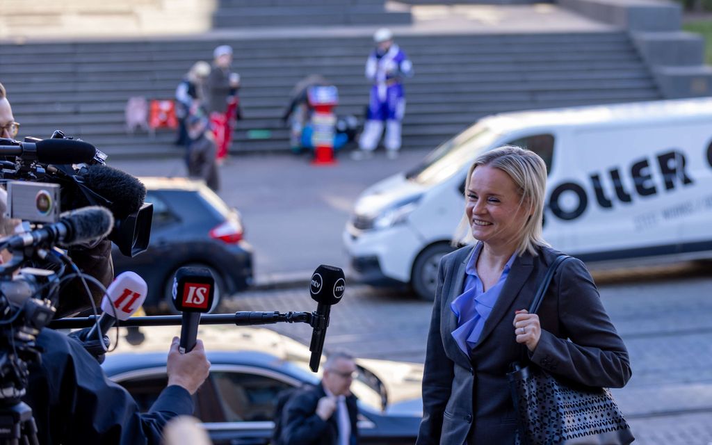 Näin hallitus saksii menoja: Isot leikkaukset valtion­hallintoon