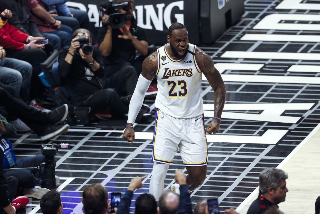 NBA-supertähti LeBron James teki jatkosopimuksen – päätähuimaava palkka