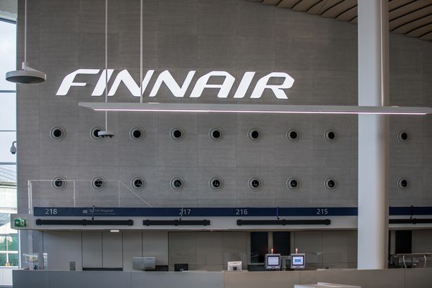 Finnair karsii lentotarjoiluja: Samppanja muuttuu kuohuviiniksi, tyynyjä ei  enää saa