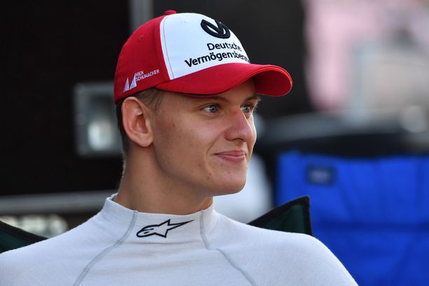 Mick Schumacherin odotetaan seuraavan isänsä jalanjälkiä formula ykkösiin. 