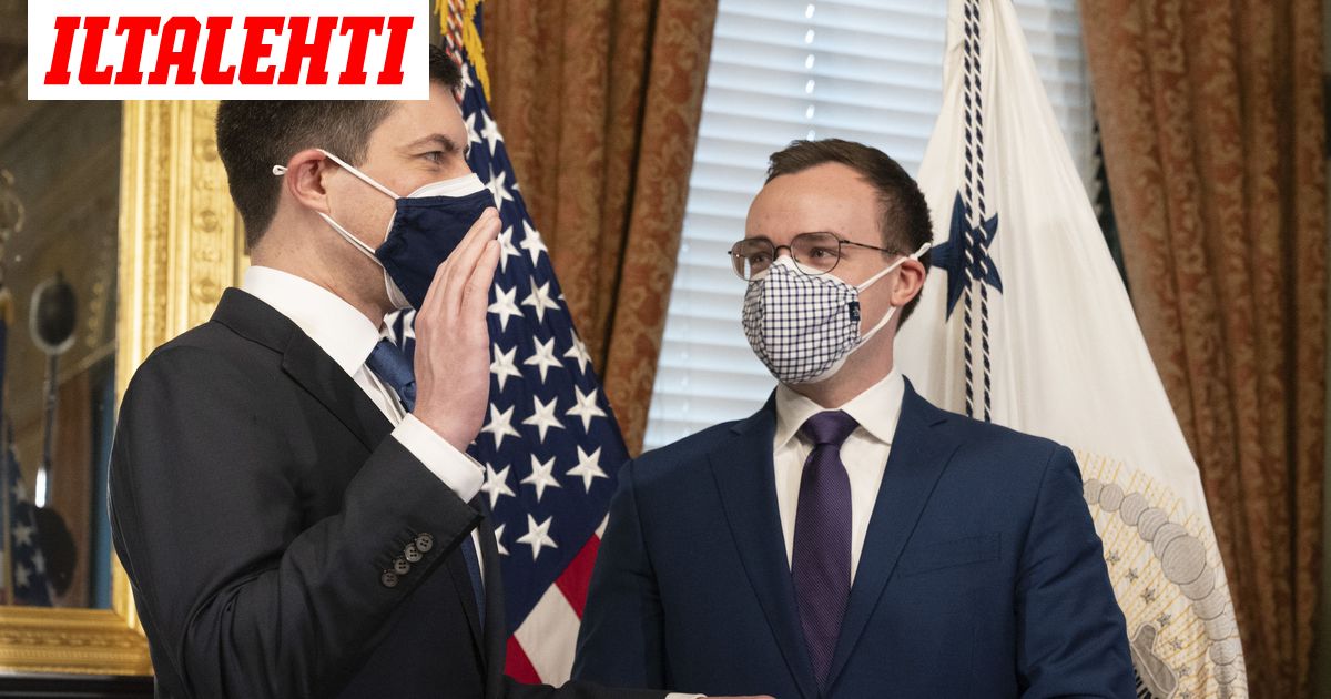 Yhdysvaltojen liikenneministeri Buttigieg ja aviomies Chasten saavat lapsen - Vimarsana News
