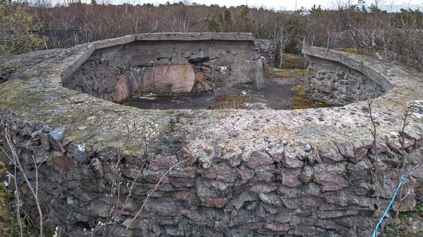 Hankoniemen alueella näkyy yhä merkkejä sotahistoriasta.