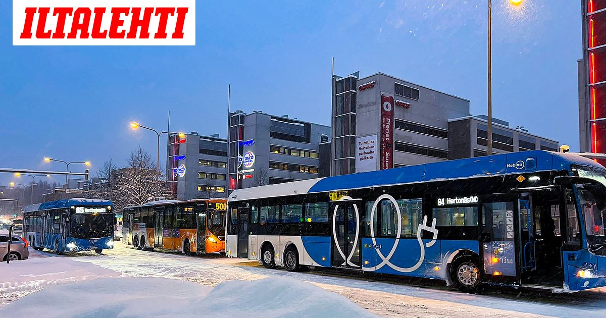 Lumimyrsky seisautti Helsingin bussiliikenteen
