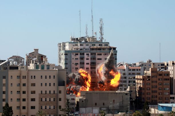 Israelin isku tuhosi 12-kerroksisen Jalan tornitalon lauantaina. 