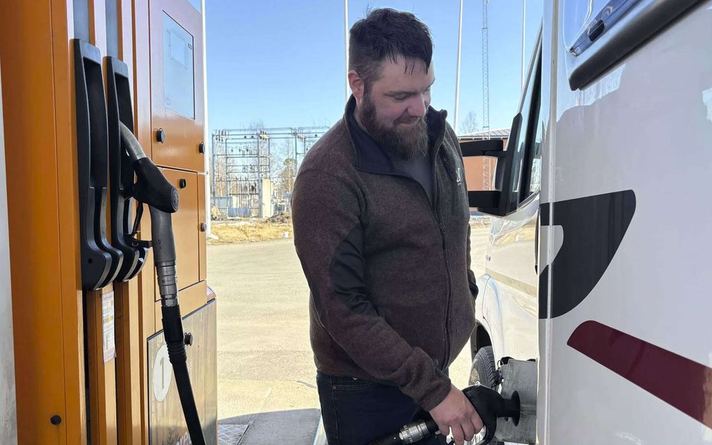 “Halvempaa kuin Suomessa” – Ruotsissa ruoka­ostoksensa tekeviltä suomalaisilta suorat sanat