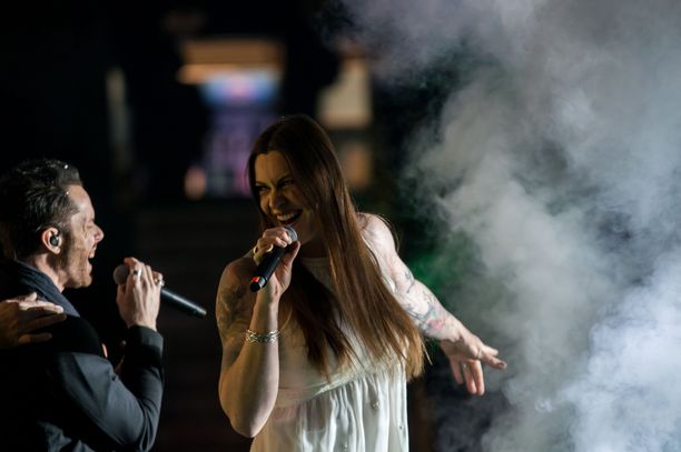 Kuva otettu Lappeenrannan tämänvuotisesta Raskasta Joulua -konsertista. Nightwishin Floor Jansenin kanssa duetoi ensimmäistä kertaa kiertueella mukana oleva ruotsalaissolisti Tommy Karevik. Molemmat nähdään Hartwall Arenalla.