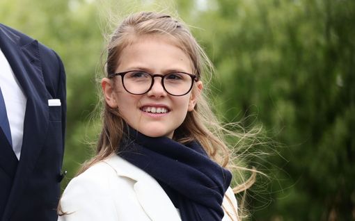 Prinsessa Estelle, 10, edustaa jo konkarin ottein – sai oman muotokuvan