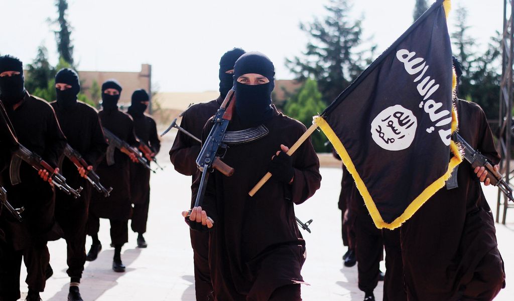 Isis-järjestön taistelijoita järjestön propagandakuvassa.