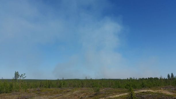 Metsäpalot riehuvat Venäjällä vain kilometrien päässä Suomen rajasta.