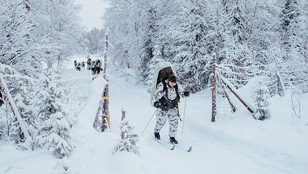 Sodankylän Jääkäriprikaatissa on erikoistuttu talviolosuhteisiin kouluttamiseen. Suomalaisten varusmiesten ja kantahenkilökunnan lisäksi ulkomaisia sotilaita käy siellä joka talvi koulutuksessa.