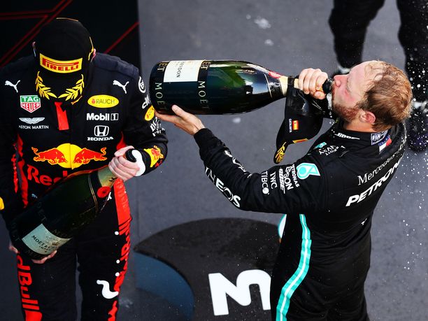 Mercedeksen Valtteri Bottas sijoittui kolmanneksi Espanjan GP:ssä. Hänen ja kisan voittaneen Lewis Hamiltonin väliin kiilasti Red Bullin Max Verstappen.