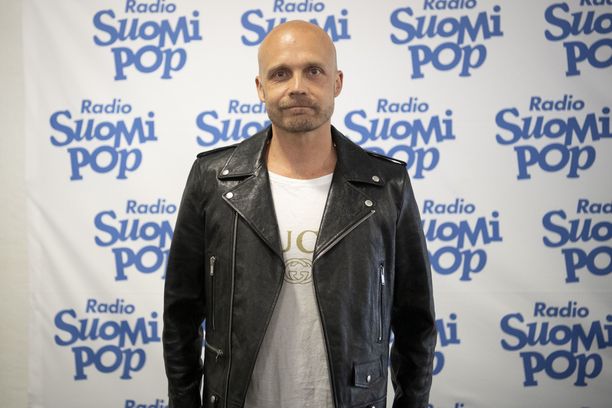 Muusikko Juha Tapio haluaa viettää enemmän aikaa perheensä kanssa - jää  keikkatauolle ensi vuonna