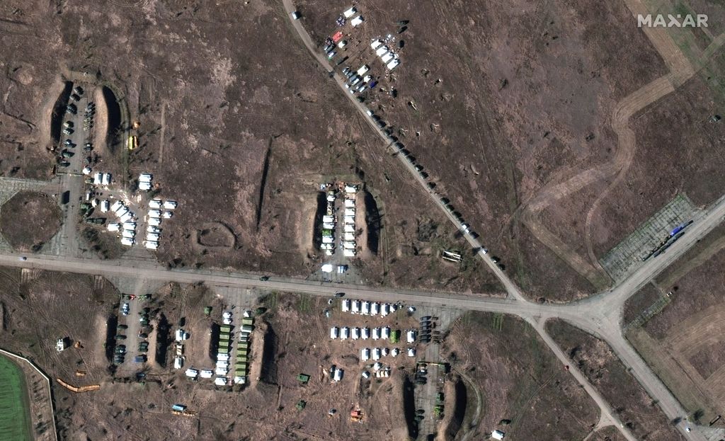 Satelliitti­kuvat: Uusia venäläis­joukkoja keskitetty Ukrainan rajalle