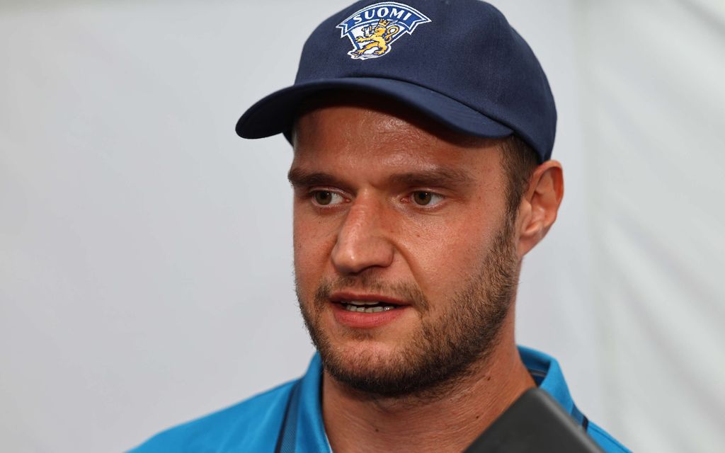 Tyttöystävä lipsautti – Aleksander Barkovista jymypaljastus