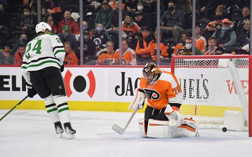 Roope Hintz hyöri Starsin sankarina – Flyers-pakki sivusi NHL:n teräsmies­ennätystä