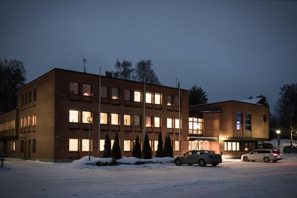 Tapahtumat sijoittuivat Savitaipaleen kunnantalolle.