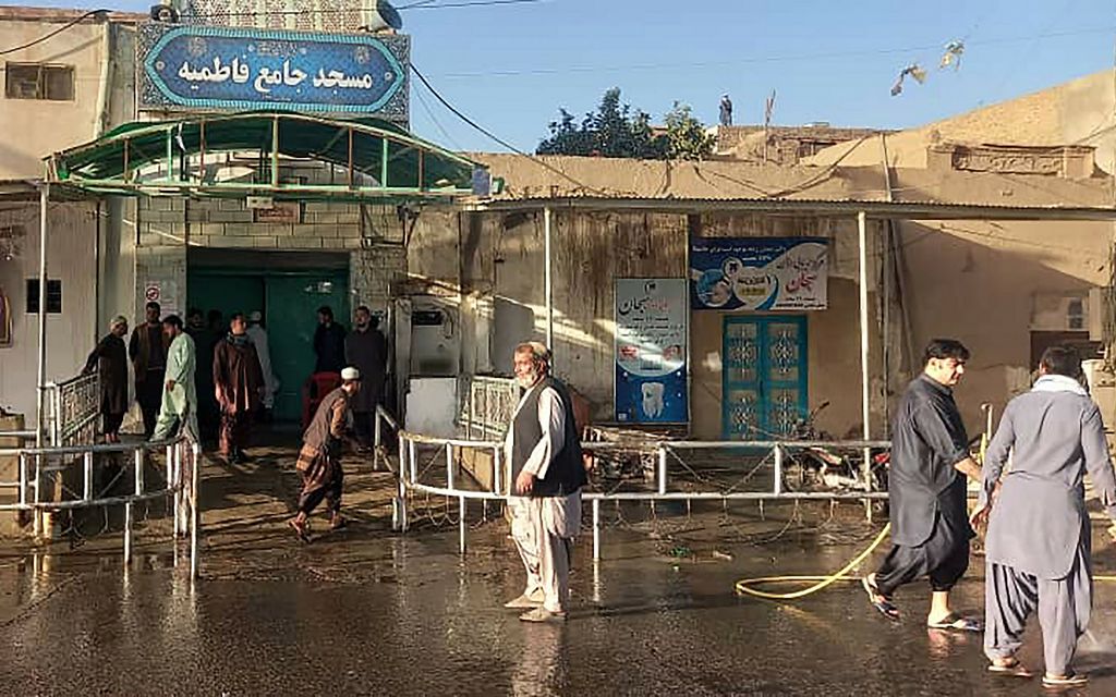 Itsemurha­pommittaja iski moskeijaan Afganistanissa – Ainakin seitsemän kuollut
