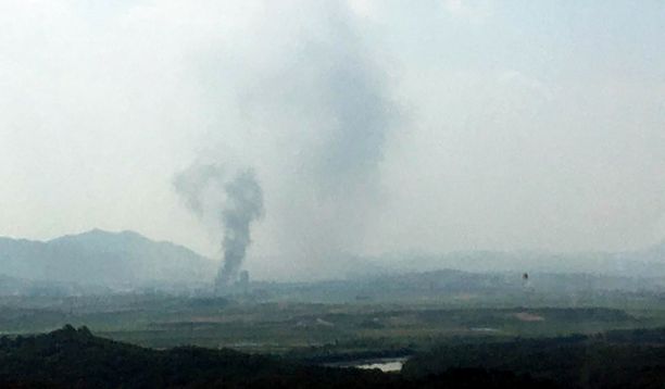 Pohjois-Korean puolella rajaa sijaitsevasta Kaesongista kuultiin tiistaina räjähdys ja taivaalle nousi savua.