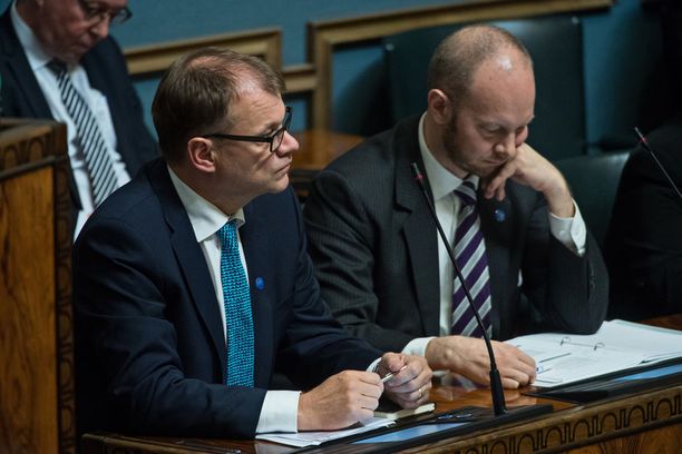 Pääministeri Juha Sipilä sätti kyselytunnilla demareiden politiikkaa vastuuttomaksi.