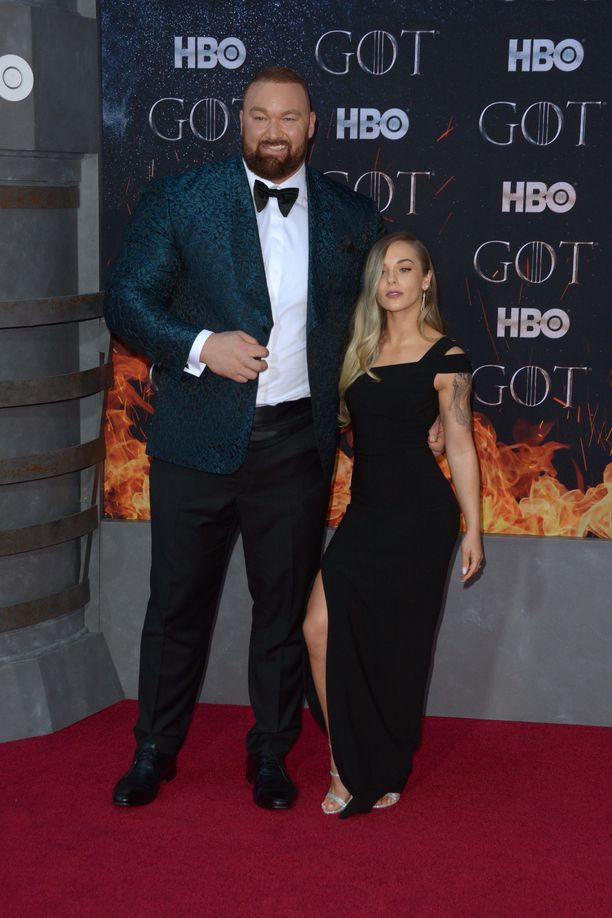 Hafþór Júlíus Björnsson ja Kelsey Henson edustivat Game of Thronesin kahdeksannen kauden ensi-illassa.