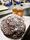 Puolentoista litran simapulloista voi hakea vertailukohtaa todennäköisesti maailman suurimpaan tippaleipään.