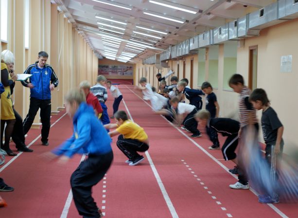 Jyväskylä keskeytti lasten ja nuorten liikuntaharrastukset kahdeksi viikoksi. Kuvituskuva. 