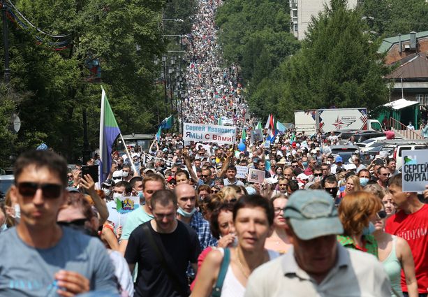 Kymmenet tuhannet osallistuivat mielenosoitukseen lauantaina. 