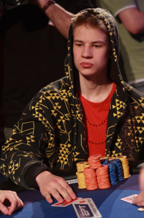 18-vuotias Toni Pettersson on täysipäiväinen pokerinpelaaja.