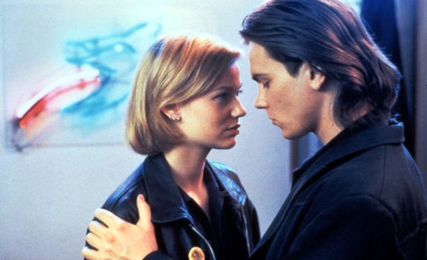 River Phoenix ja Samantha Mathis rakastuivat The Thing Called Love -elokuvan kuvauksissa. Se jäi Phoenixin viimeiseksi roolityöksi.