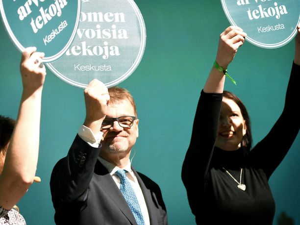 Keskustan puheenjohtaja Juha Sipilä kannusti torstaina etsimään julkisen talouden tasapainottamisen määritelmää Wikipediasta. Kuva keskustan vaalikampanjan avauksesta helmikuussa.