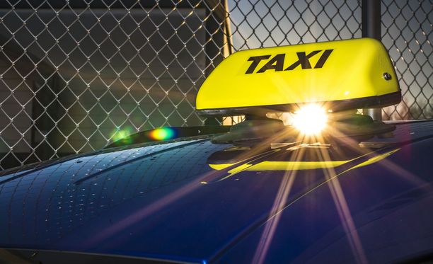 Taksiuudistus voi olla kaupunkilaisen etu ja maalaisen murhe - Keski- Suomessa maaseudun taksiliikenne on jo alkanut näivettyä