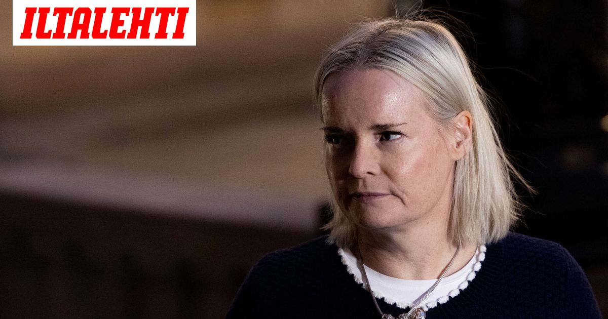 Riikka Purra jakoi saamiaan karmeita viestejä – ”Ehkä minäkin alan jakaa näitä enemmän ihan suoraan someen”