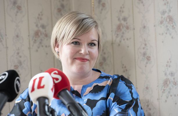 Annika Saarikko ei ainakaan heti onnistunut nostamaan keskustaa. Kuva kesältä, jolloin tämä ilmoitti halustaan nousta puheenjohtajaksi.