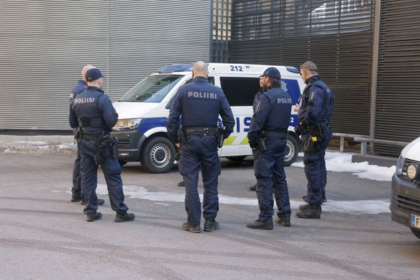 Suomessa toimii Jonne Rinteen mukaan noin 11 katujengiä ja 90 järjestäytyneen rikollisuuden ryhmää. Kuva maaliskuun katujengikäräjiltä.