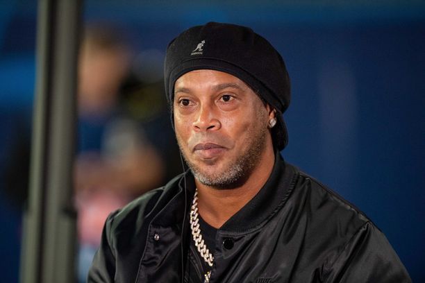Ronaldinho on ollut uransa jälkeen tiuhasti otsikoissa erilaisten skandaalien takia.