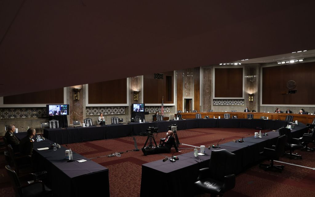 Seksivideo­skandaali Yhdysvaltain senaatissa: Kaksi miestä kuvattiin tositoimissa keskellä salia