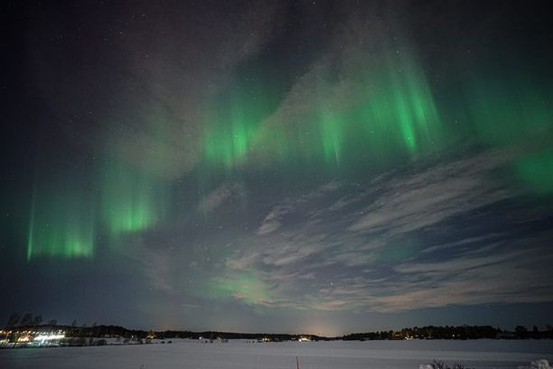 Näin taivas loimuaa – katso lukijoiden revontulikuvat