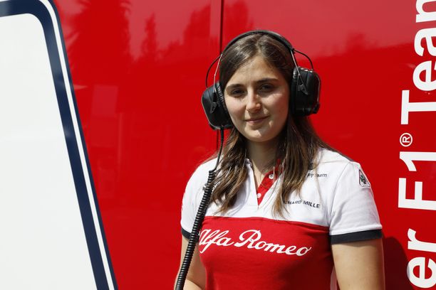 Tatiana Calderón jatkaa Alfa Romeon testikuljettajana. 
