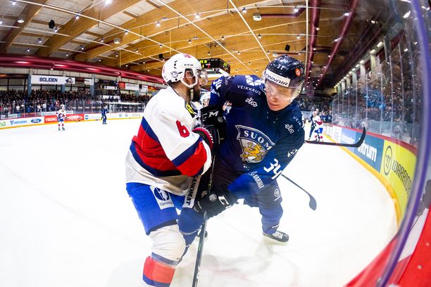 Kaapo Kakko väänsi Norjaa vastaan Kokkolassa pelatussa ottelussa viime viikon perjantaina.