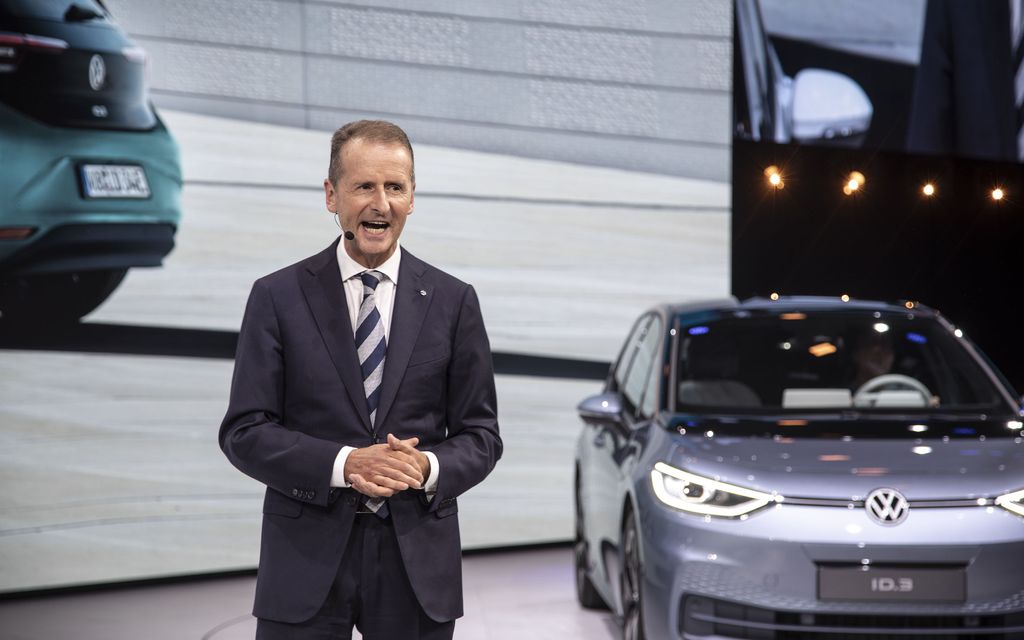 Vajoava Volkswagen vaihtaa toimitus­johtajaa: korvaaja Porschelta