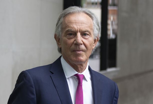 Vuodetuista papereista löytyy tietoja esimerkiksi Britannian ex-pääministeri Tony Blairista ja hänen puolisostaan.