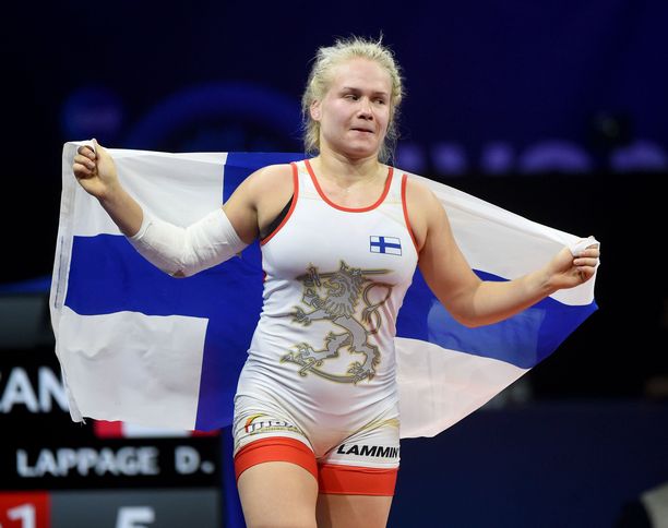 Petra Olli juhli keskiviikkona uransa ensimmäistä aikuisten maailmanmestaruutta.