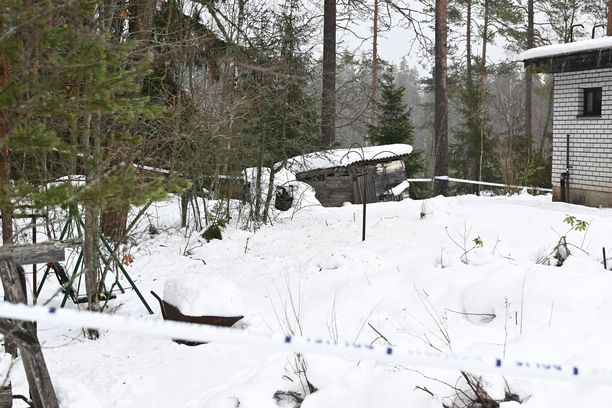 Kirkkonummi: Poliisi tutkii neljän ihmisen kuolemaa Veikkolassa