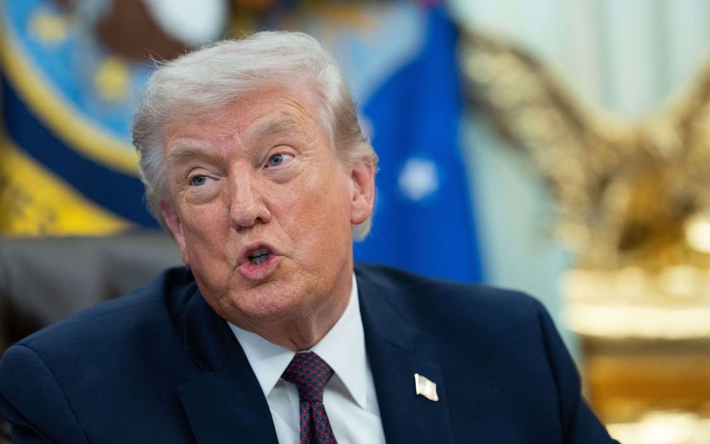 Trumpin ex-ministerin aviomiehen salattu puoli kuohuttaa – Hekumoi ”naurettavan suurilla” rinnoilla