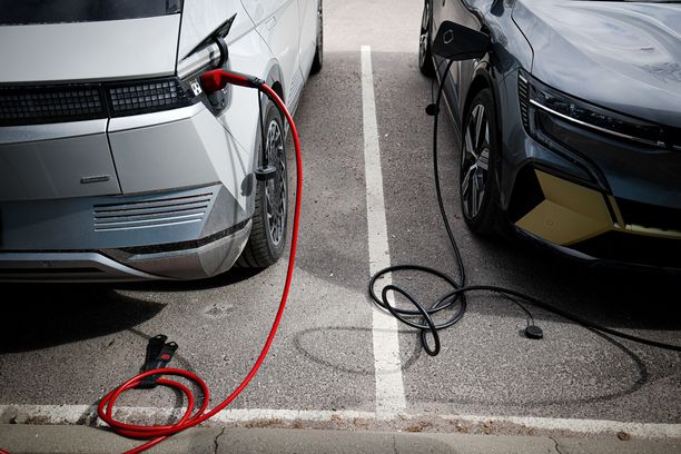 Inggris akan menghentikan distribusi subsidi untuk pembelian mobil listrik kepada pelanggan pribadi.