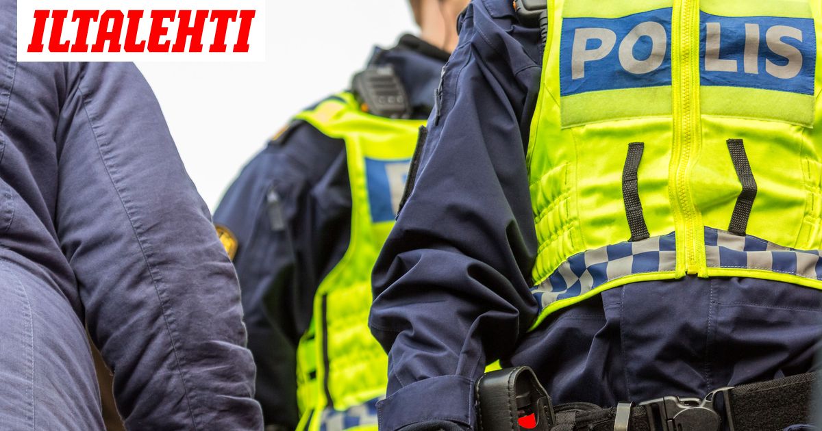 Mies Ammuttiin Kuoliaaksi Malmossa Ainakin 10 Laukausta Automaattiaseella