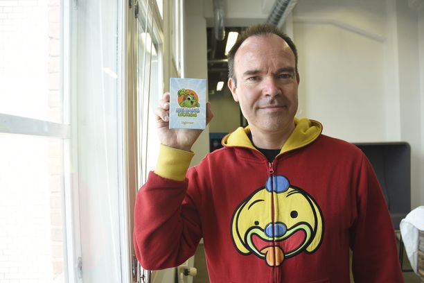 Peter Vesterbacka aloitti opetuspeliyhtiö Lightneerin brändijohtajana viime syksynä. Rovion hupparin sijasta hän kantaa nykyään uuden peliyhtiön logoa.
