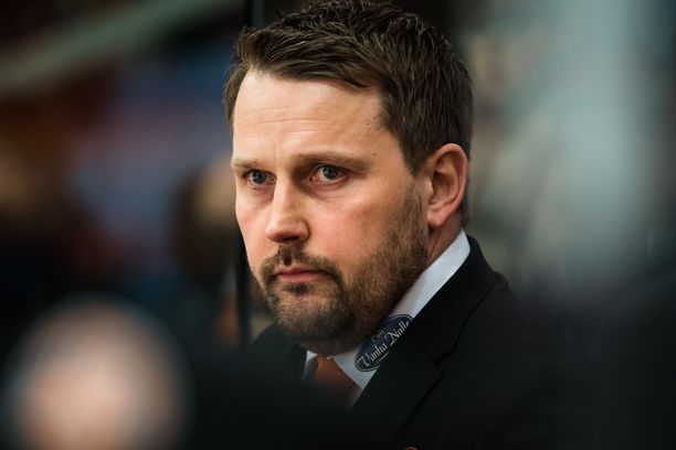 Antti Pennanen toimii Nuorten Leijonien päävalmentajana. 
