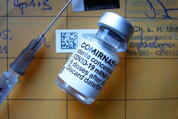 Yhdysvaltalaisen Pfizerin ja saksalaisen Biontechin yhteinen Comirnaty-rokote suojaa erittäin tehokkaasti koronavirukselta. 
