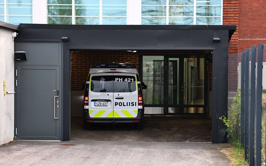 Iitin taposta epäilty 15-vuotias oikeuden eteen – Näin hän käyttäytyy